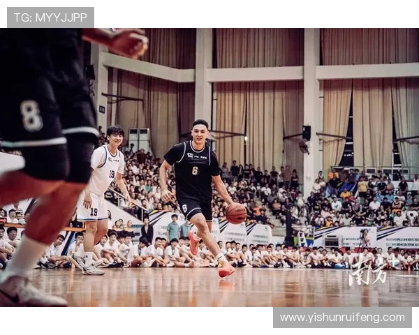 篮球场上的足球巨星们如何跨界引发热议与关注